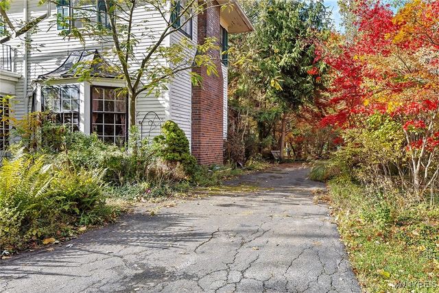 305 Brompton Road, Amherst, NY 14221