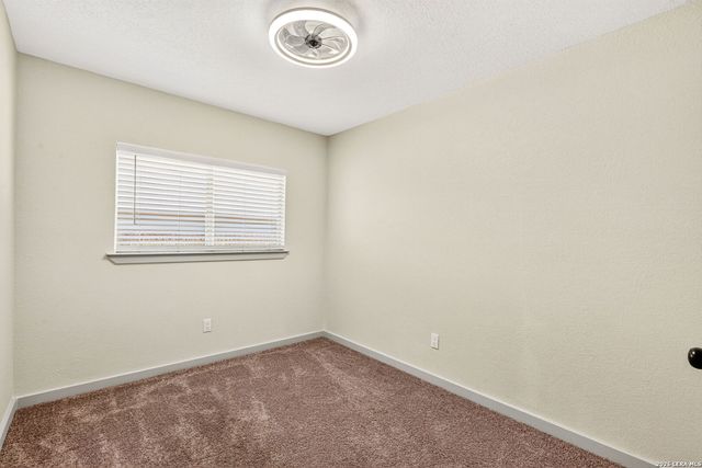 8210 LONGHORN RIDGE DR, Converse, TX 78109