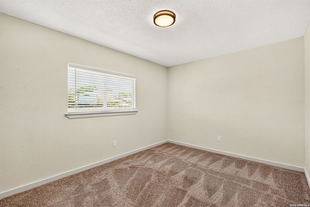 8210 LONGHORN RIDGE DR, Converse, TX 78109