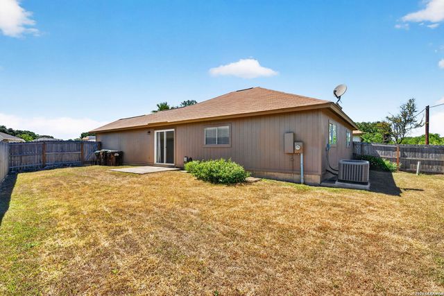 8210 LONGHORN RIDGE DR, Converse, TX 78109