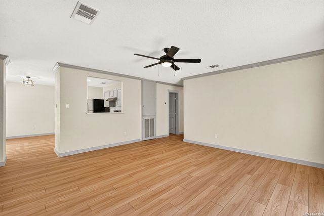 8210 LONGHORN RIDGE DR, Converse, TX 78109
