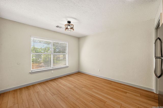 8210 LONGHORN RIDGE DR, Converse, TX 78109