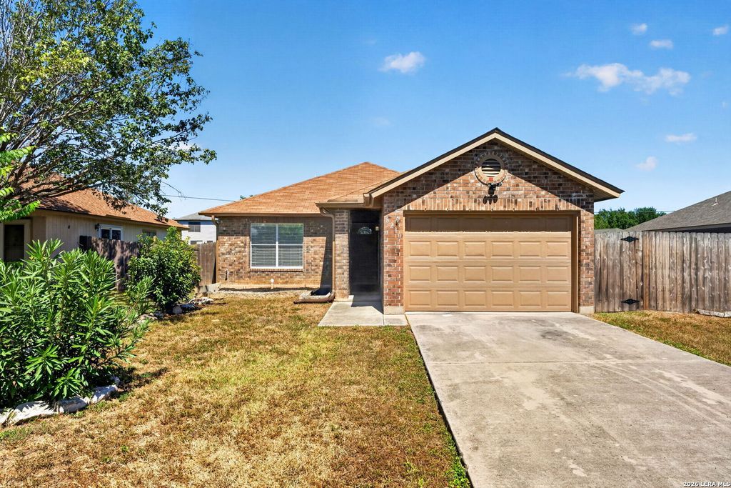 8210 LONGHORN RIDGE DR, Converse, TX 78109