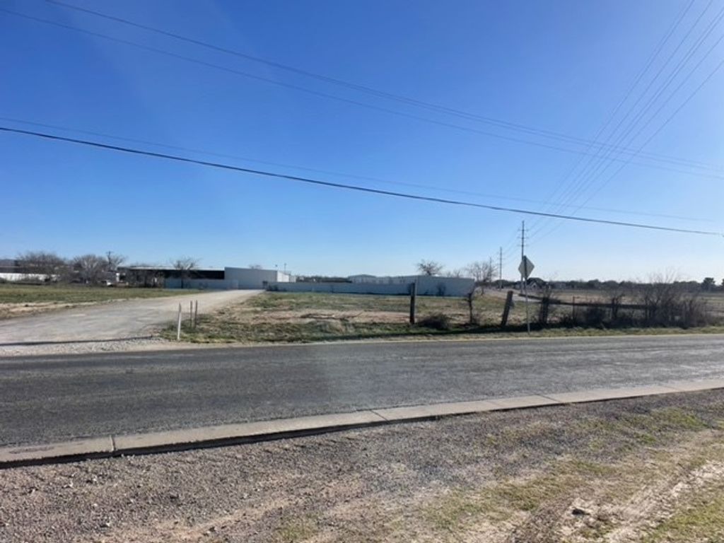 Image 2 of property listing at 1759 Medalist Dr # 300, San Angelo, TX 76904