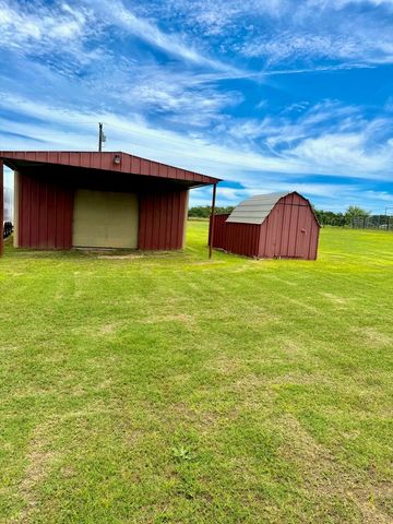 826 Gilliland Road, Springtown, TX 76082