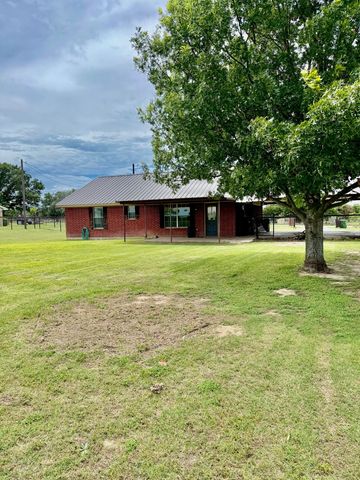826 Gilliland Road, Springtown, TX 76082