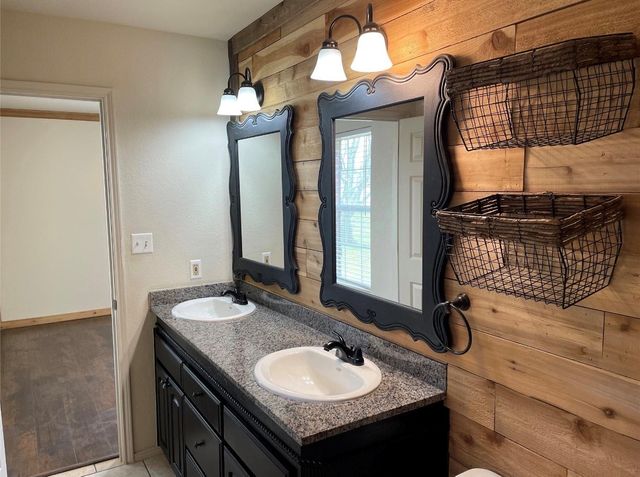 826 Gilliland Road, Springtown, TX 76082