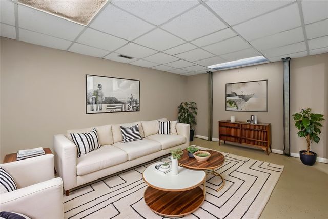 1007 Woodland Park Drive, West Des Moines, IA 50266