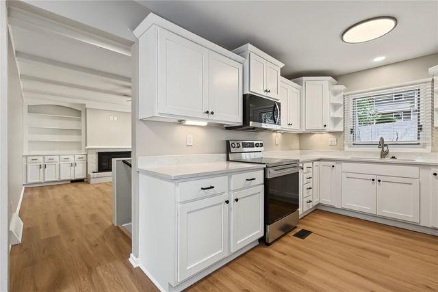 1007 Woodland Park Drive, West Des Moines, IA 50266