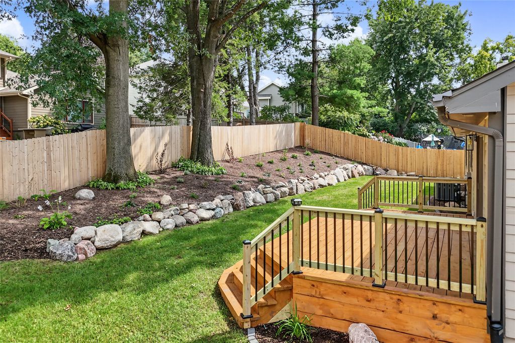 1007 Woodland Park Drive, West Des Moines, IA 50266