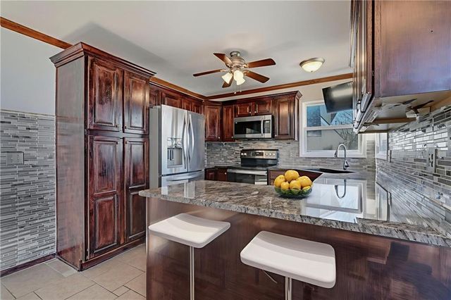 8300 W 148TH Street, Overland Park, KS 66223