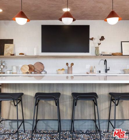 7617 Santa Monica Boulevard 215, West Hollywood, CA 90046