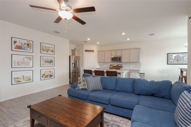 677 Ridgeback Trail, Fort Worth, TX 76052