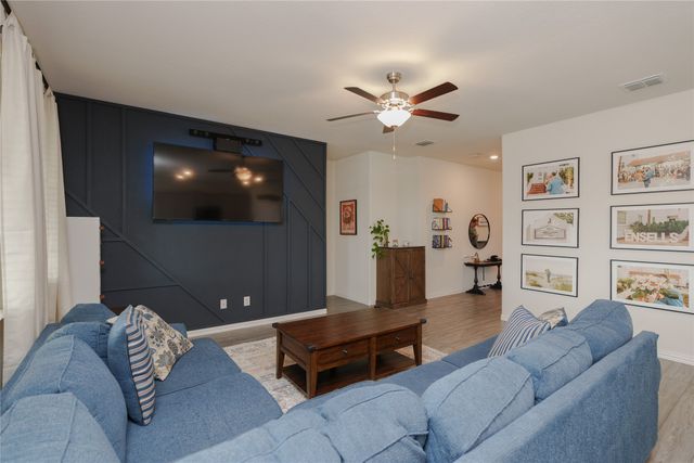 677 Ridgeback Trail, Fort Worth, TX 76052