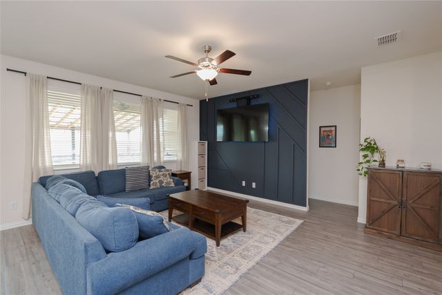 677 Ridgeback Trail, Fort Worth, TX 76052