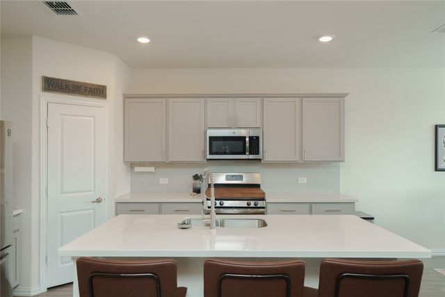 677 Ridgeback Trail, Fort Worth, TX 76052