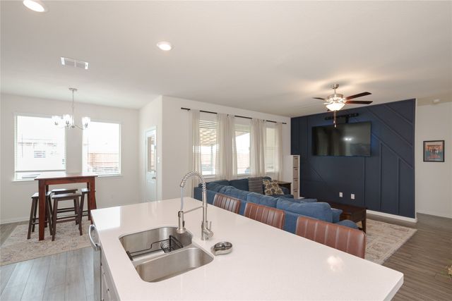 677 Ridgeback Trail, Fort Worth, TX 76052