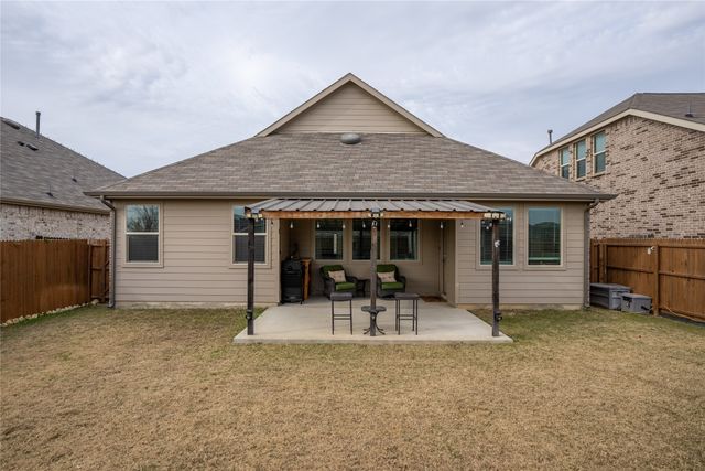 677 Ridgeback Trail, Fort Worth, TX 76052