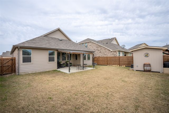 677 Ridgeback Trail, Fort Worth, TX 76052