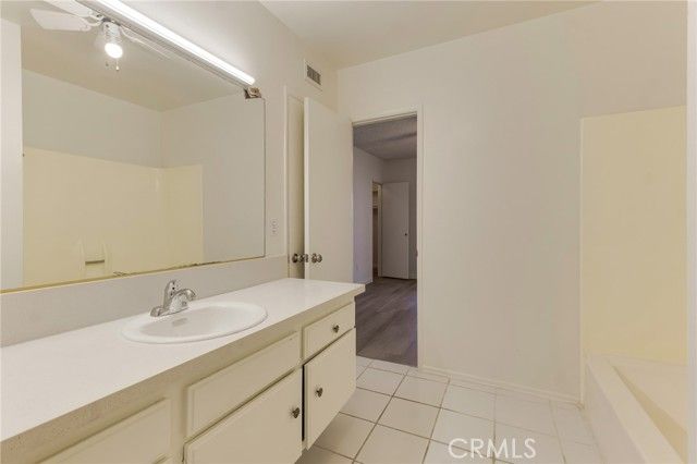 19545 Sherman Way 47, Reseda (los Angeles), CA 91335