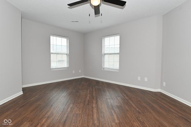 647 Hickory Pine Drive, New Whiteland, IN 46184
