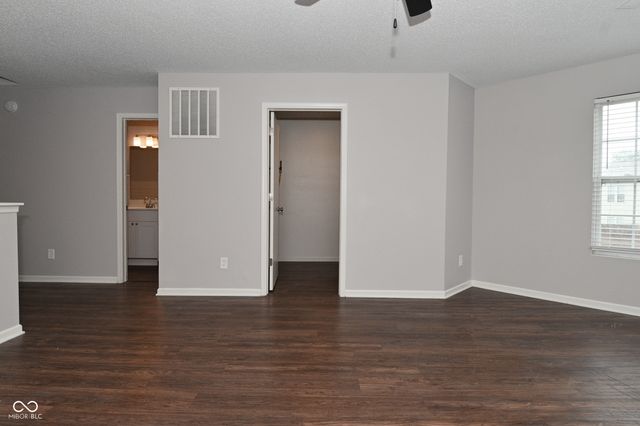 647 Hickory Pine Drive, New Whiteland, IN 46184