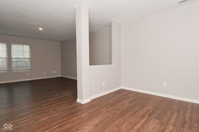 647 Hickory Pine Drive, New Whiteland, IN 46184