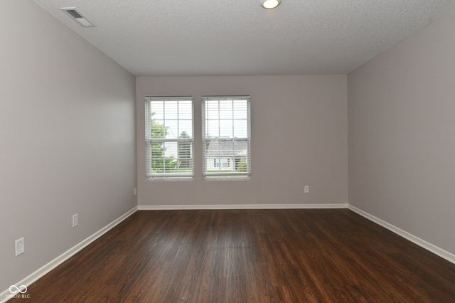 647 Hickory Pine Drive, New Whiteland, IN 46184