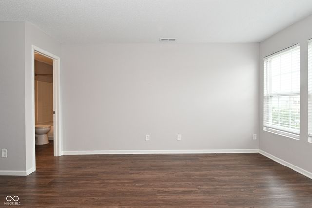 647 Hickory Pine Drive, New Whiteland, IN 46184