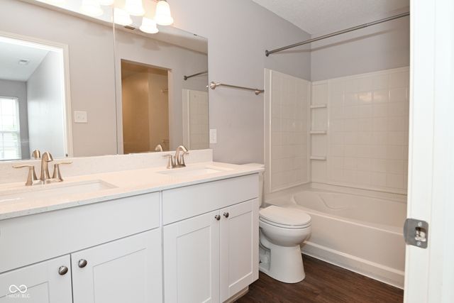 647 Hickory Pine Drive, New Whiteland, IN 46184