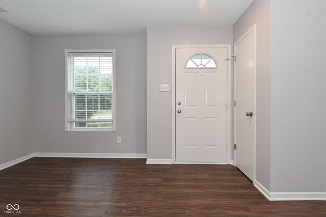 647 Hickory Pine Drive, New Whiteland, IN 46184