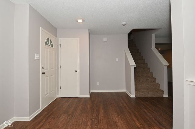 647 Hickory Pine Drive, New Whiteland, IN 46184