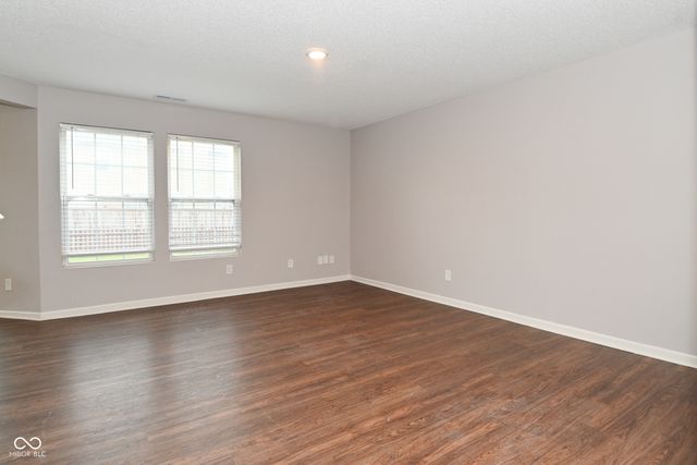 647 Hickory Pine Drive, New Whiteland, IN 46184