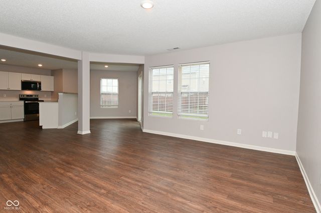647 Hickory Pine Drive, New Whiteland, IN 46184
