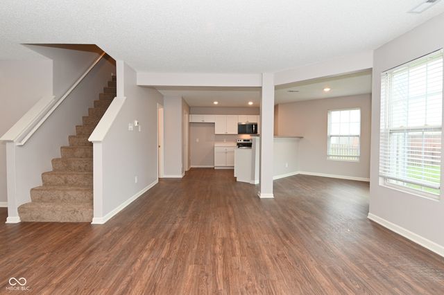 647 Hickory Pine Drive, New Whiteland, IN 46184