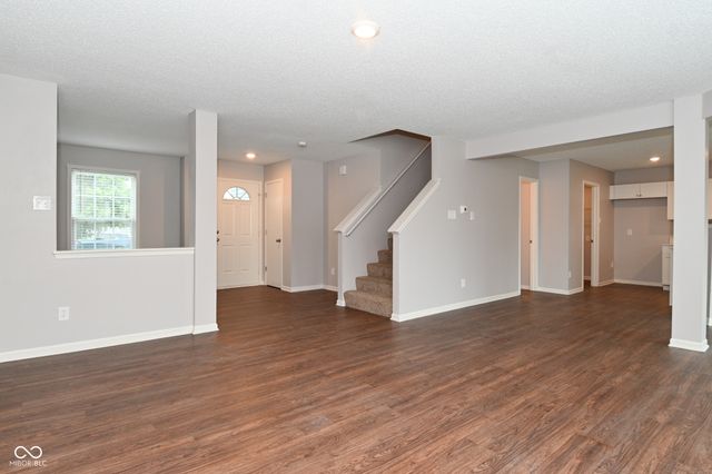 647 Hickory Pine Drive, New Whiteland, IN 46184