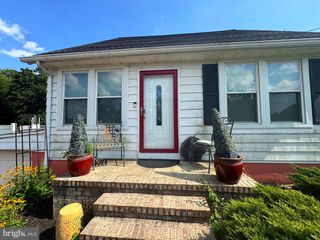 152 E 7TH ST, Burlington, NJ 08016