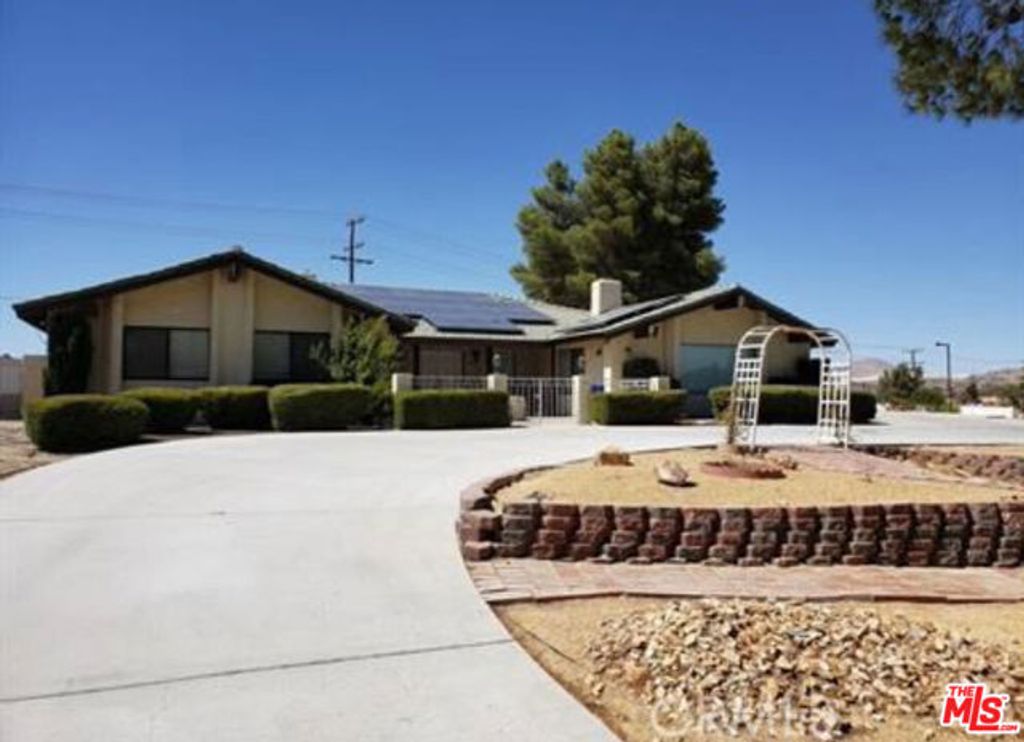 15296 Mandan Road, Apple Valley, CA 92307