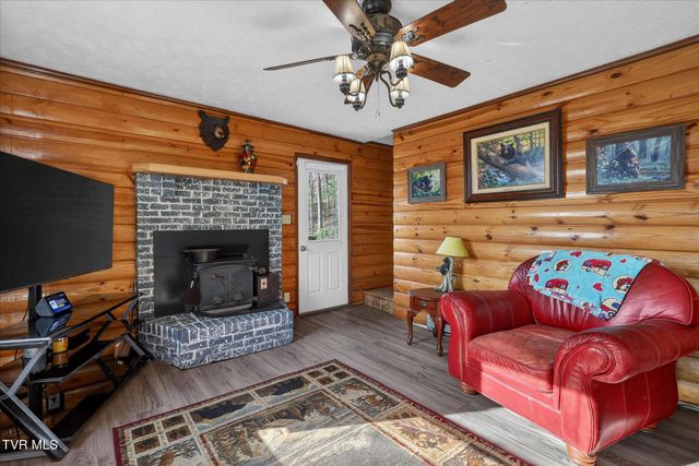 135 Hiddenwood Drive, Mountain City, TN 37683