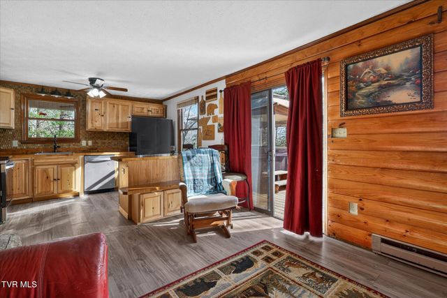 135 Hiddenwood Drive, Mountain City, TN 37683
