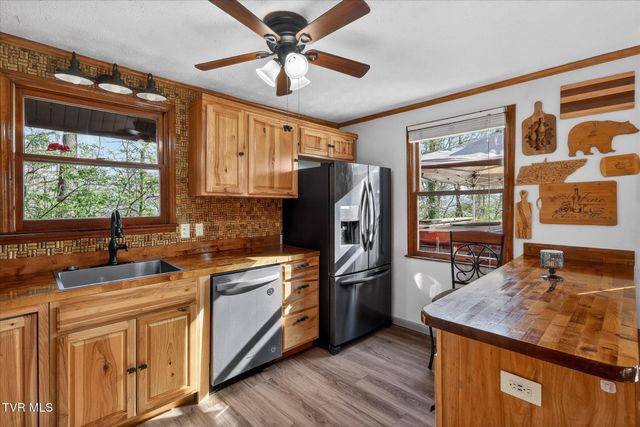 135 Hiddenwood Drive, Mountain City, TN 37683
