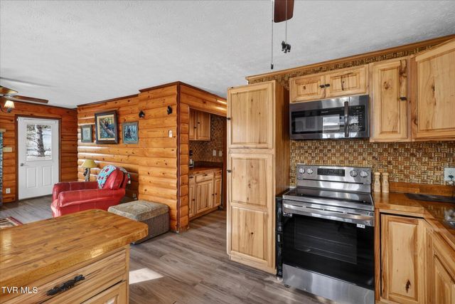 135 Hiddenwood Drive, Mountain City, TN 37683