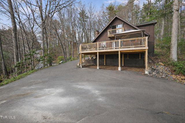 135 Hiddenwood Drive, Mountain City, TN 37683