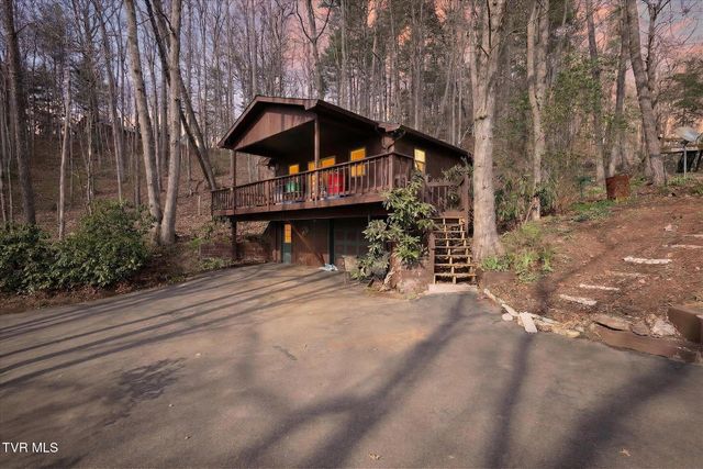 135 Hiddenwood Drive, Mountain City, TN 37683
