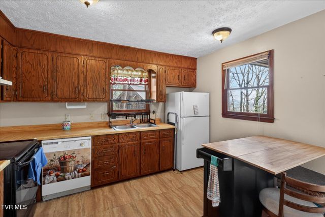 135 Hiddenwood Drive, Mountain City, TN 37683
