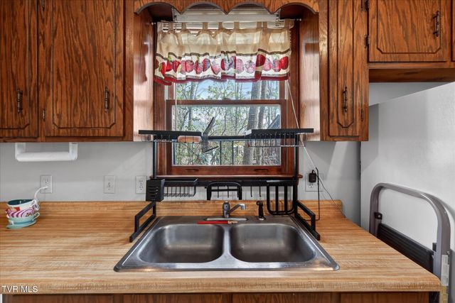 135 Hiddenwood Drive, Mountain City, TN 37683