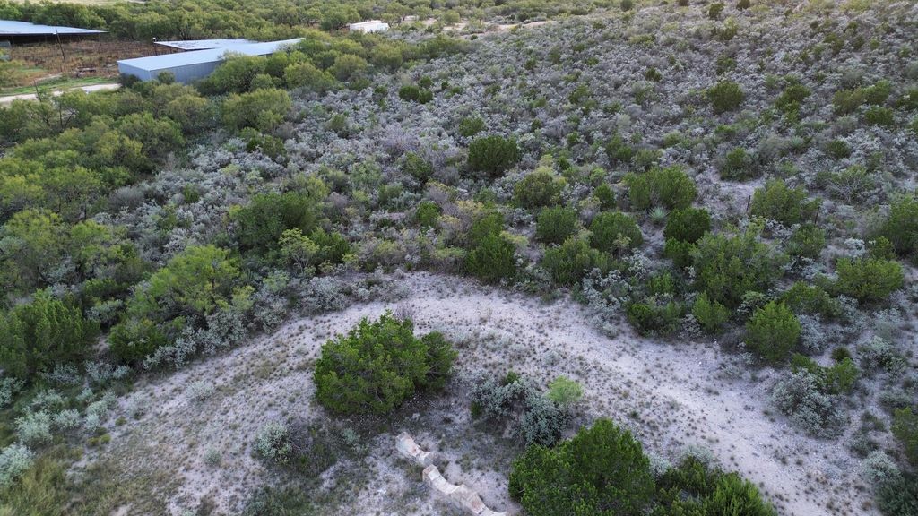 Image 10 of property listing at 925 N U.s. 83, Junction, TX 76849