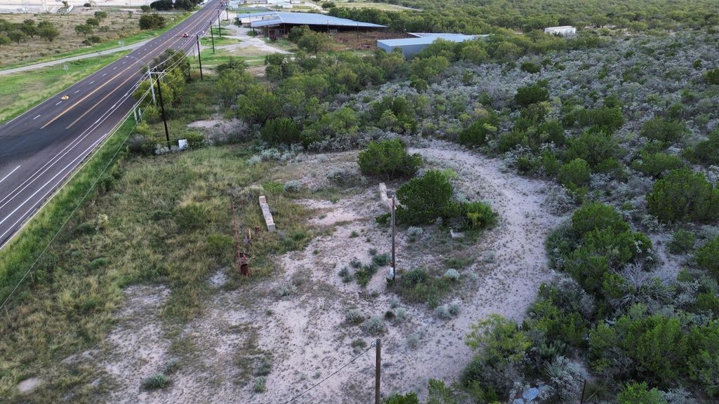 Image 11 of property listing at 925 N U.s. 83, Junction, TX 76849