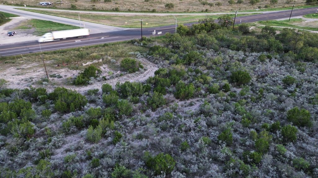 Image 15 of property listing at 925 N U.s. 83, Junction, TX 76849