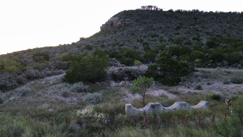 Image 17 of property listing at 925 N U.s. 83, Junction, TX 76849